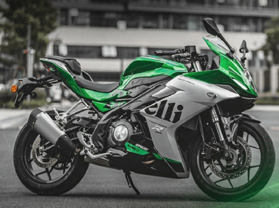 Benelli bike 302r price 2025